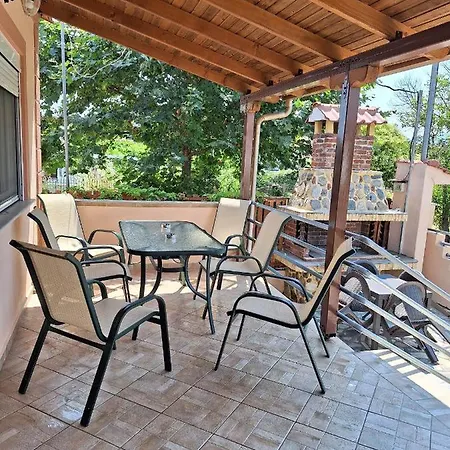 Villa Xristos Vrasná